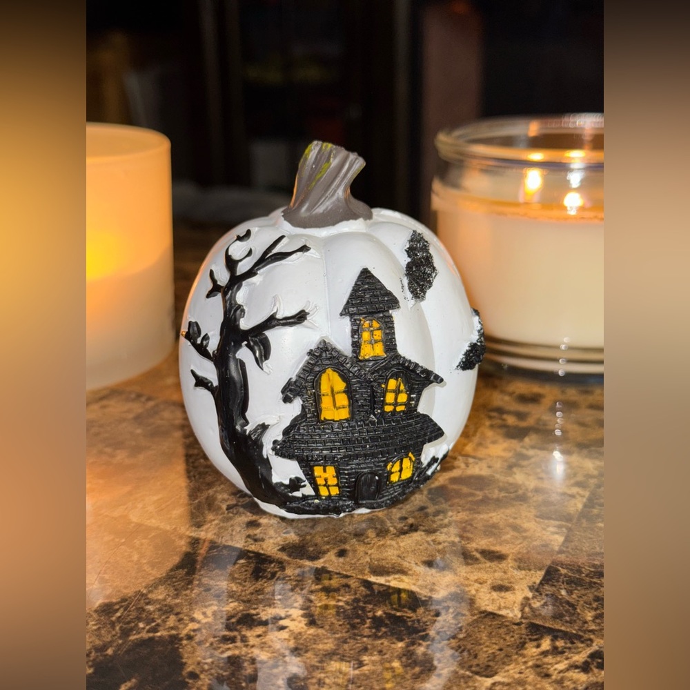 🎃 White Haunted House Pumpkin Gothic Halloween Cottagecore Decor